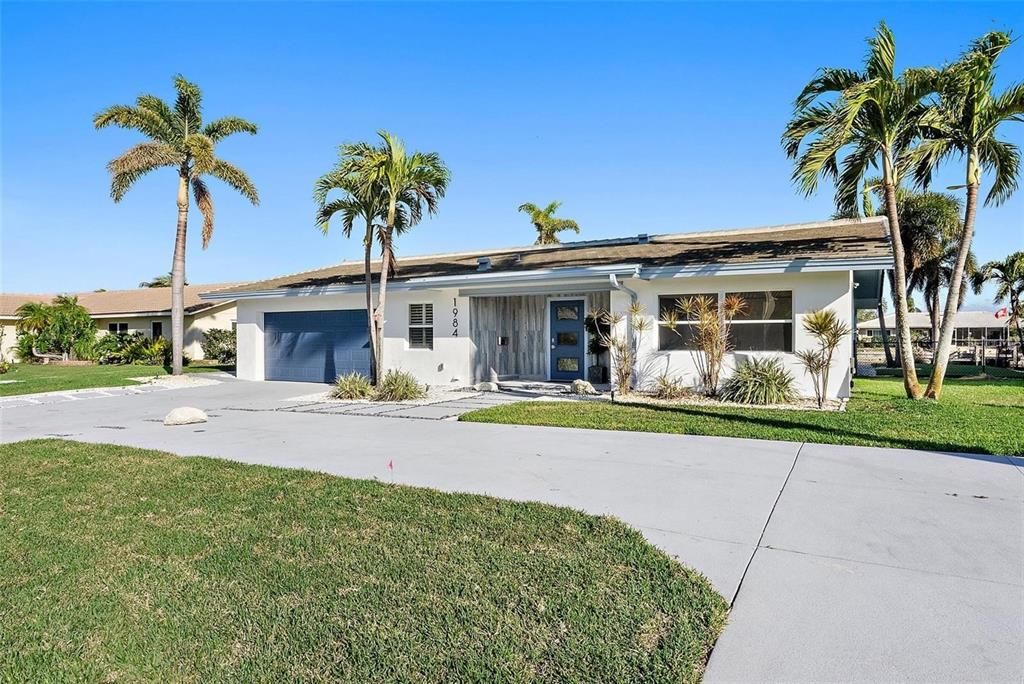 For Sale: $1,385,000 (4 beds, 2 baths, 2005 Square Feet)