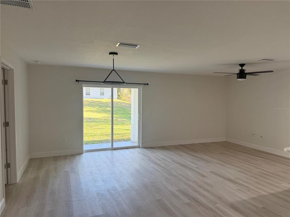 В аренду: $1,850 (3 спален, 2 ванн, 1428 Квадратных фут)