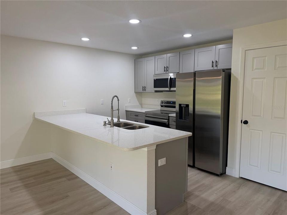 В аренду: $1,850 (3 спален, 2 ванн, 1428 Квадратных фут)