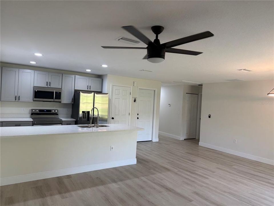 В аренду: $1,850 (3 спален, 2 ванн, 1428 Квадратных фут)