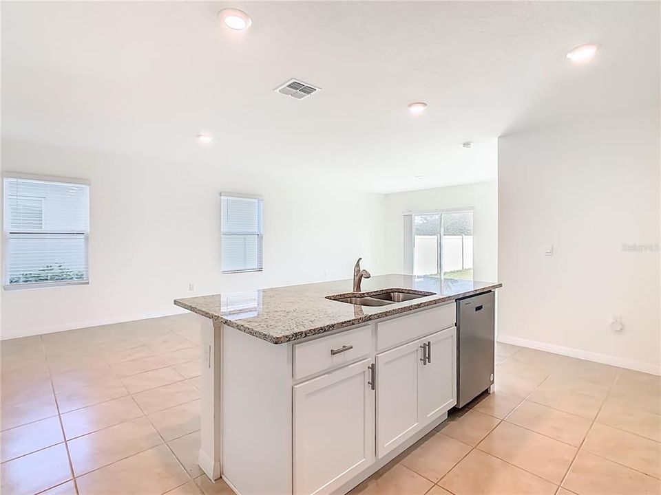 For Rent: $2,500 (5 beds, 3 baths, 2447 Square Feet)