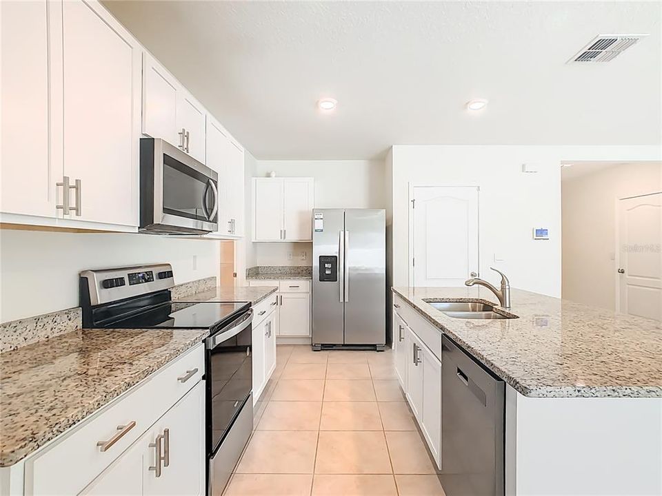 For Rent: $2,500 (5 beds, 3 baths, 2447 Square Feet)