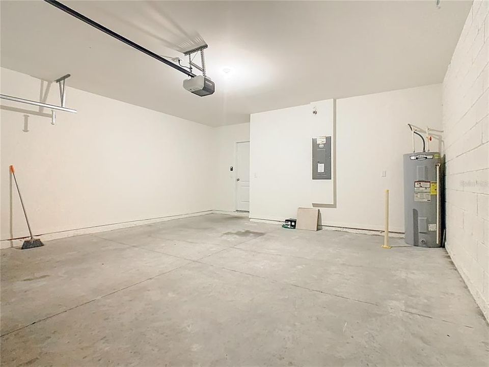 For Rent: $2,500 (5 beds, 3 baths, 2447 Square Feet)