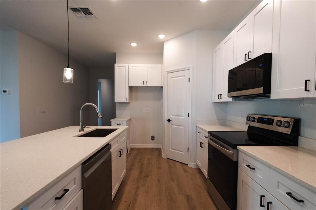 For Sale: $345,000 (3 beds, 2 baths, 1543 Square Feet)