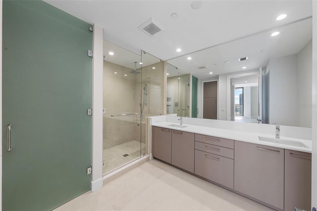 En Venta: $2,000,000 (3 camas, 3 baños, 2637 Pies cuadrados)