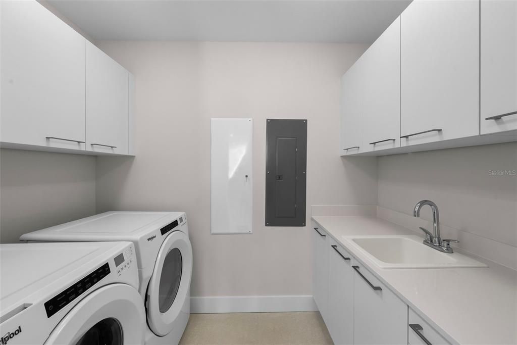 En Venta: $2,000,000 (3 camas, 3 baños, 2637 Pies cuadrados)