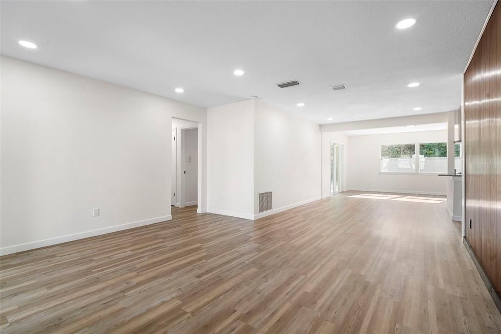 En Venta: $339,000 (4 camas, 2 baños, 1529 Pies cuadrados)