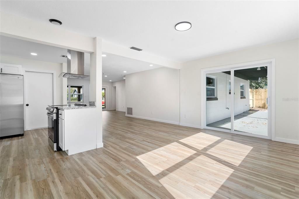 En Venta: $339,000 (4 camas, 2 baños, 1529 Pies cuadrados)