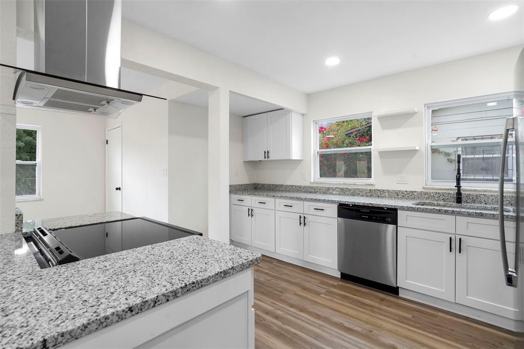 En Venta: $339,000 (4 camas, 2 baños, 1529 Pies cuadrados)