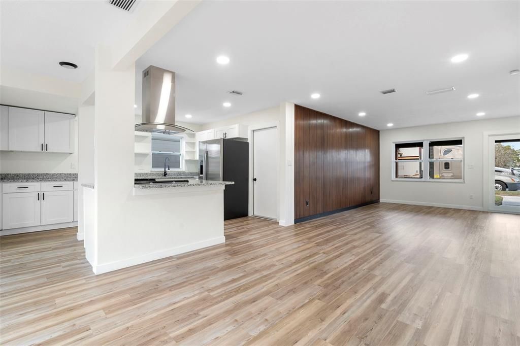 En Venta: $339,000 (4 camas, 2 baños, 1529 Pies cuadrados)