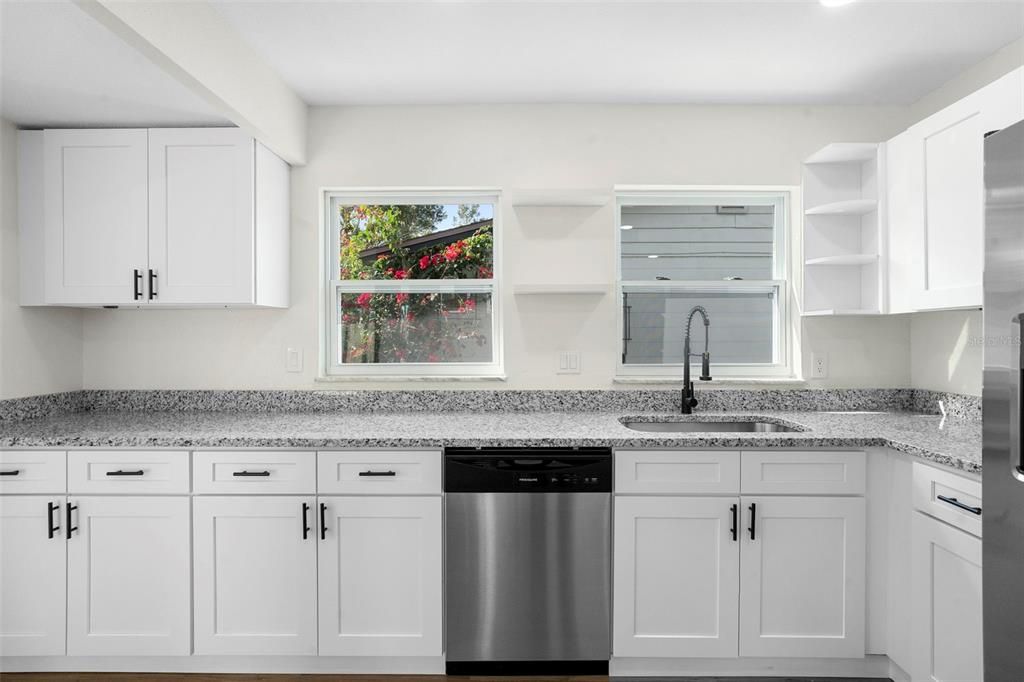 En Venta: $339,000 (4 camas, 2 baños, 1529 Pies cuadrados)