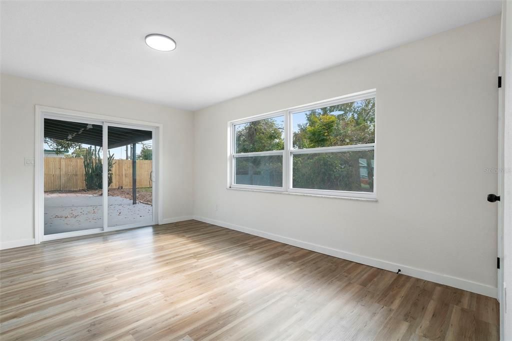 En Venta: $339,000 (4 camas, 2 baños, 1529 Pies cuadrados)