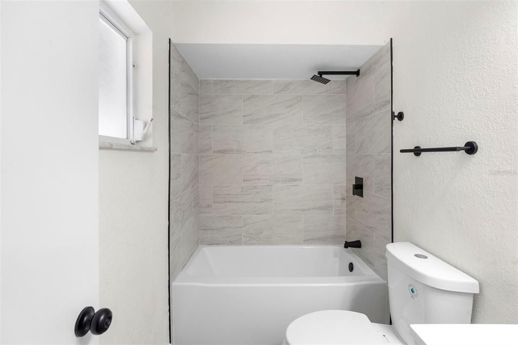 En Venta: $339,000 (4 camas, 2 baños, 1529 Pies cuadrados)