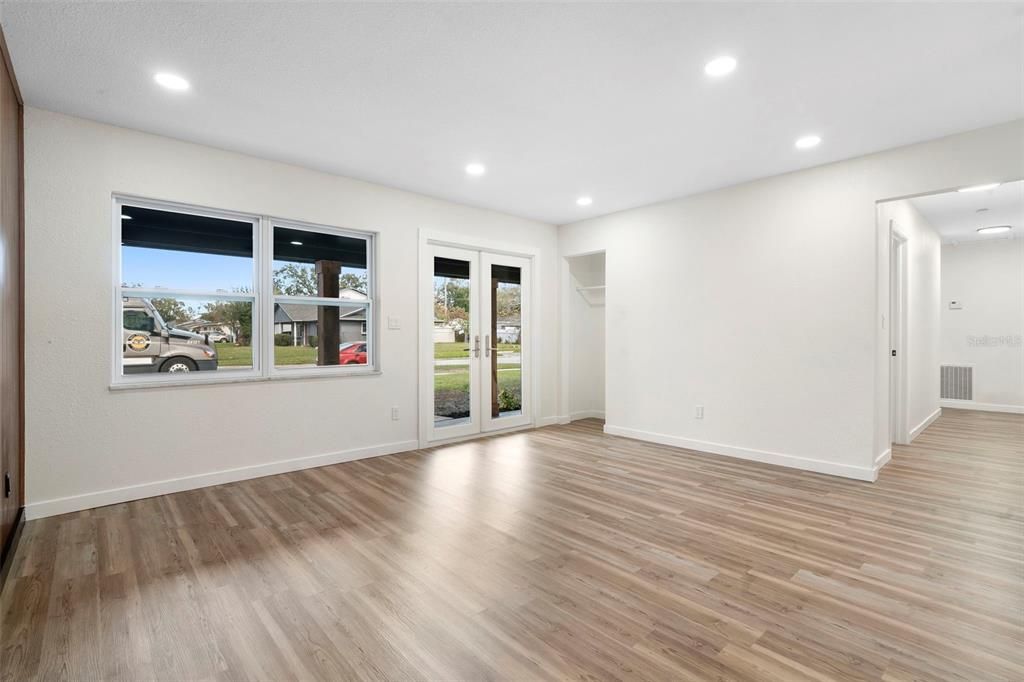 En Venta: $339,000 (4 camas, 2 baños, 1529 Pies cuadrados)