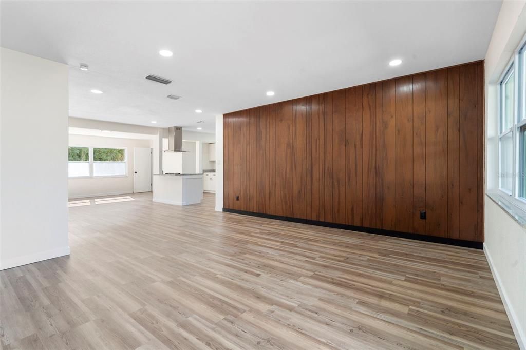 En Venta: $339,000 (4 camas, 2 baños, 1529 Pies cuadrados)