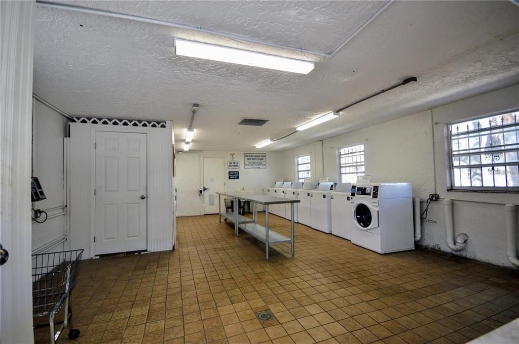 For Rent: $1,250 (1 beds, 1 baths, 760 Square Feet)