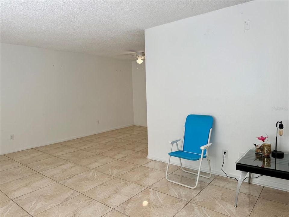 For Rent: $1,250 (1 beds, 1 baths, 760 Square Feet)