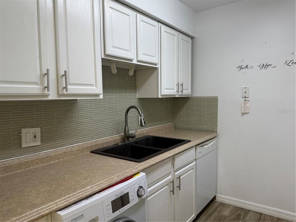 For Rent: $1,250 (1 beds, 1 baths, 760 Square Feet)