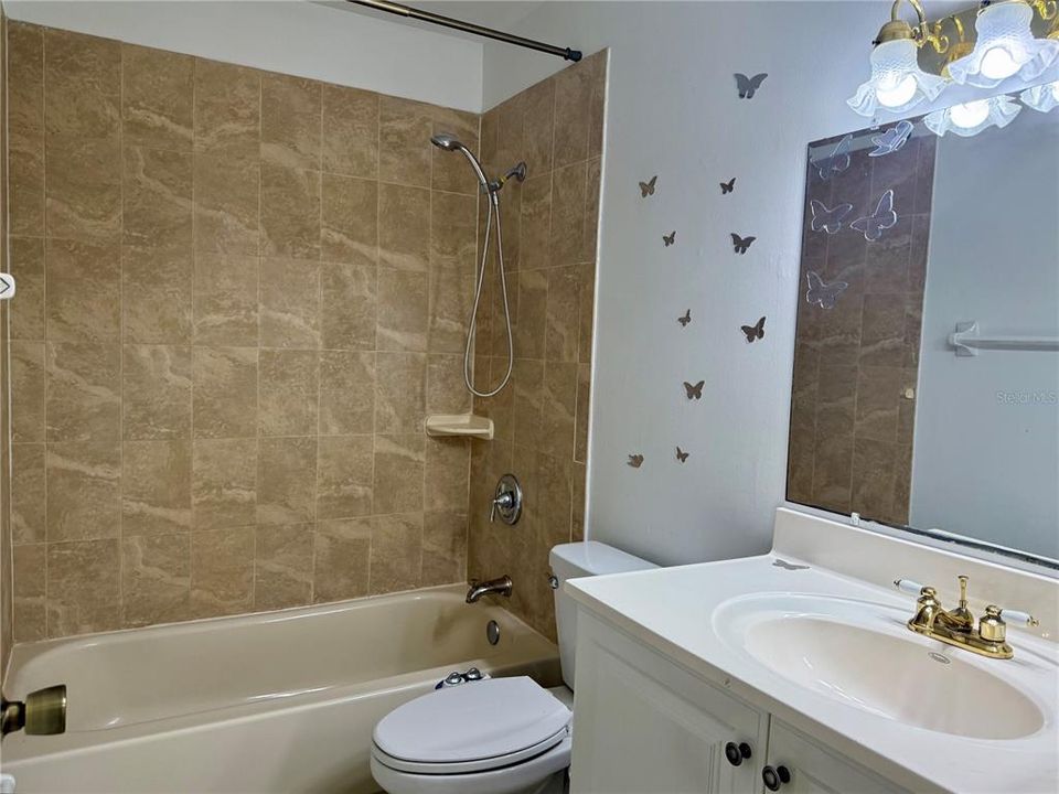 For Rent: $1,250 (1 beds, 1 baths, 760 Square Feet)