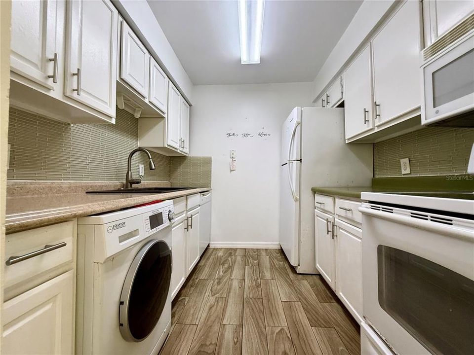 For Rent: $1,250 (1 beds, 1 baths, 760 Square Feet)