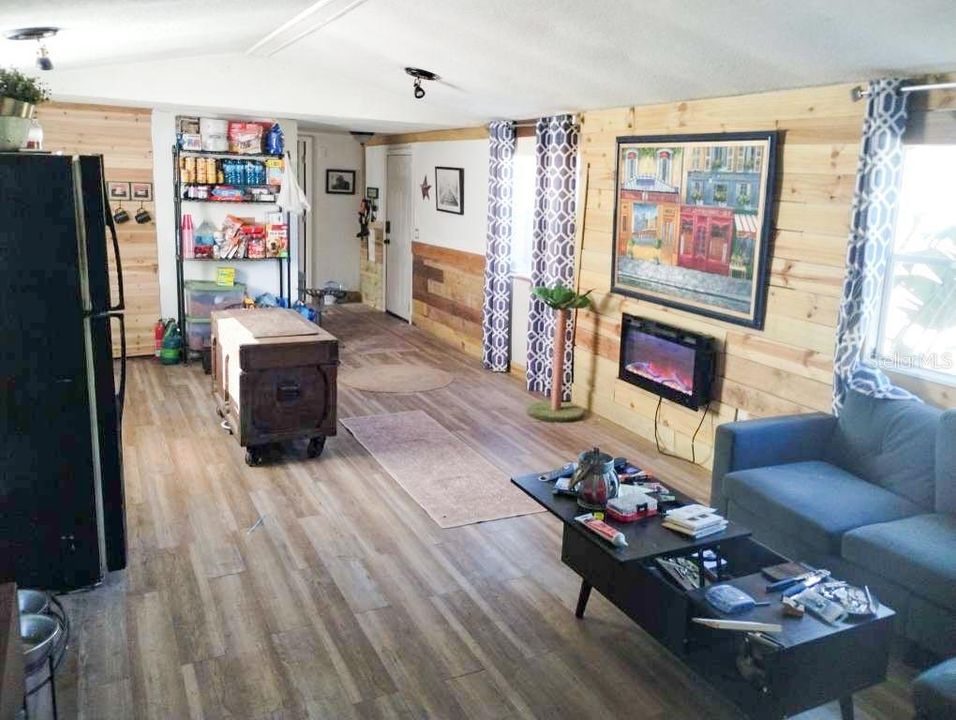 For Sale: $113,900 (3 beds, 1 baths, 924 Square Feet)