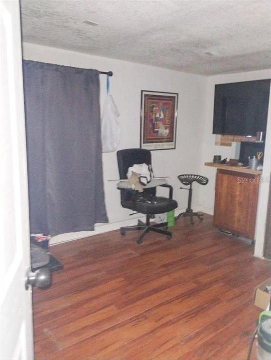 For Sale: $113,900 (3 beds, 1 baths, 924 Square Feet)