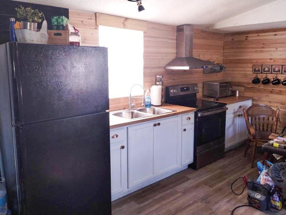 For Sale: $113,900 (3 beds, 1 baths, 924 Square Feet)