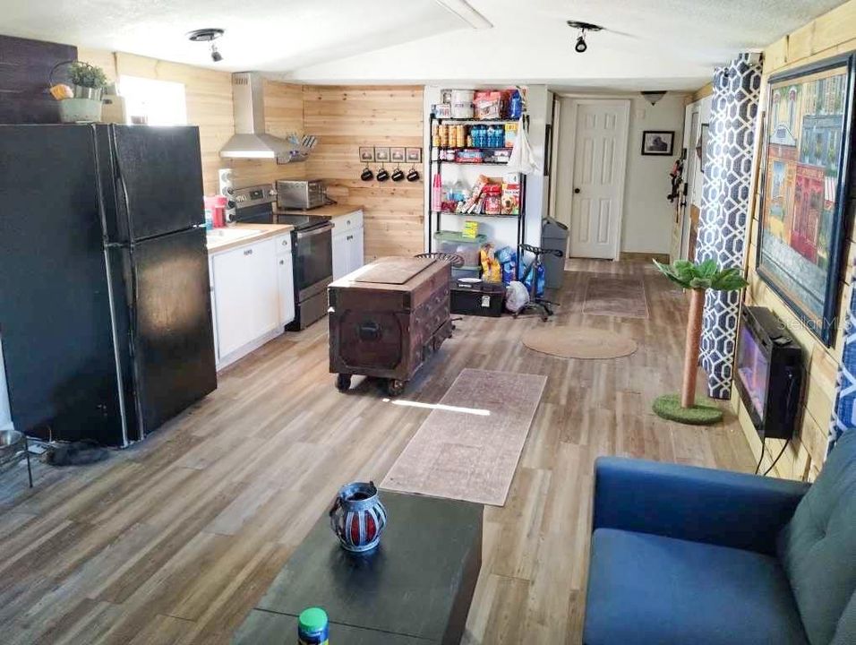 For Sale: $113,900 (3 beds, 1 baths, 924 Square Feet)