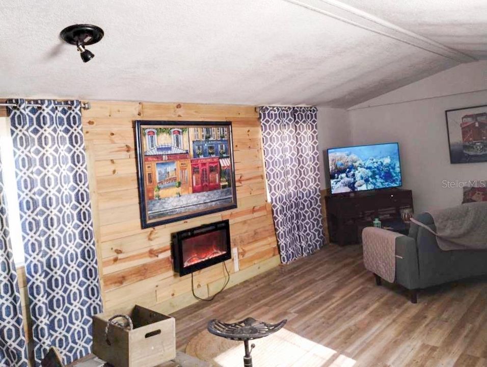 For Sale: $113,900 (3 beds, 1 baths, 924 Square Feet)