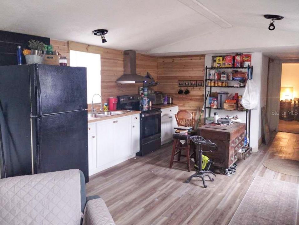 For Sale: $113,900 (3 beds, 1 baths, 924 Square Feet)