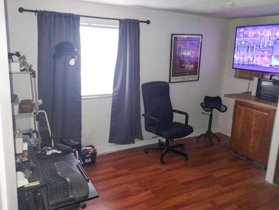 For Sale: $113,900 (3 beds, 1 baths, 924 Square Feet)