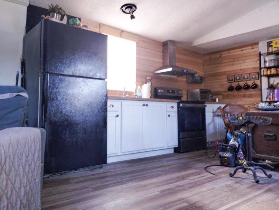 For Sale: $113,900 (3 beds, 1 baths, 924 Square Feet)