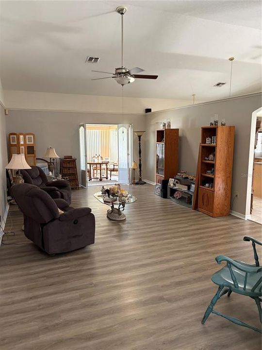 На продажу: $325,000 (2 спален, 2 ванн, 1786 Квадратных фут)