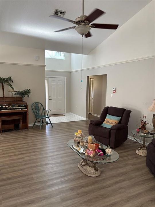 На продажу: $325,000 (2 спален, 2 ванн, 1786 Квадратных фут)