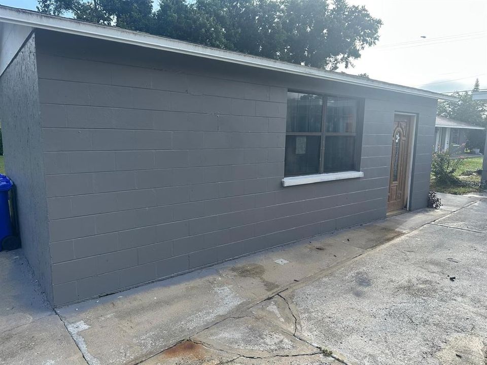 For Rent: $2,500 (5 beds, 2 baths, 2082 Square Feet)