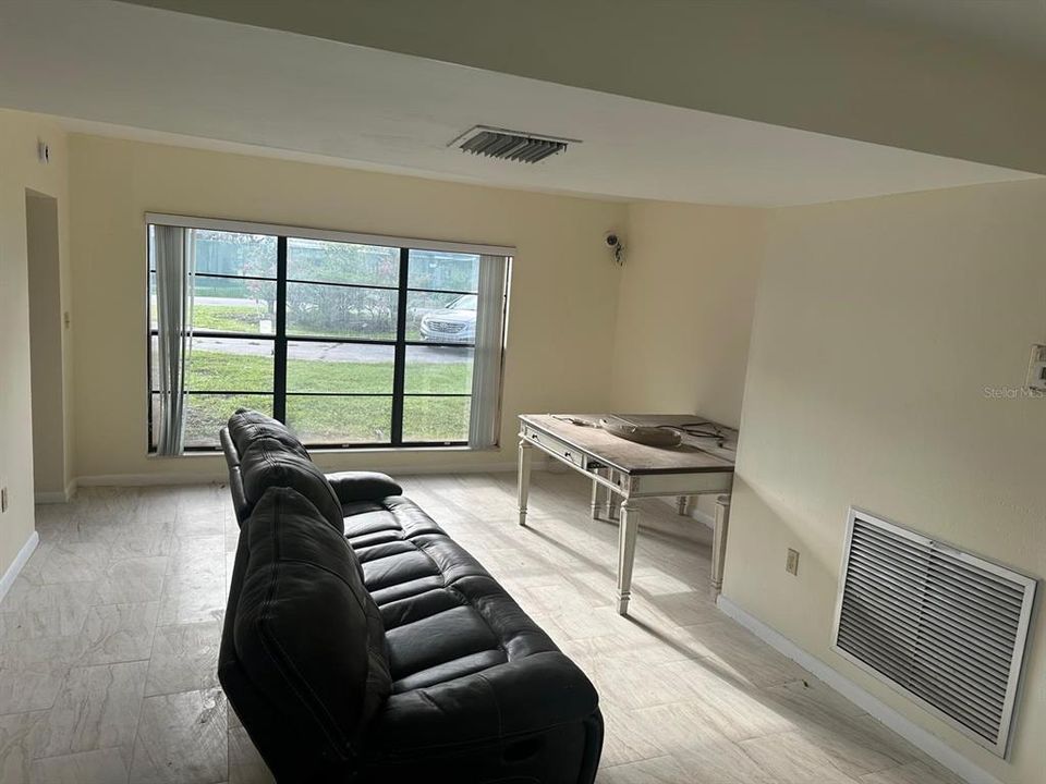 For Rent: $2,500 (5 beds, 2 baths, 2082 Square Feet)