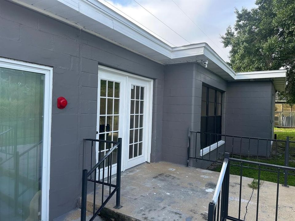 For Rent: $2,500 (5 beds, 2 baths, 2082 Square Feet)