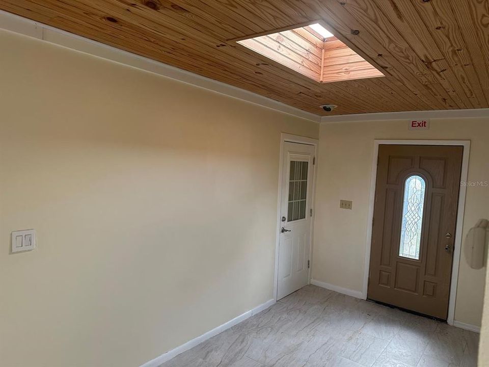 For Rent: $2,500 (5 beds, 2 baths, 2082 Square Feet)