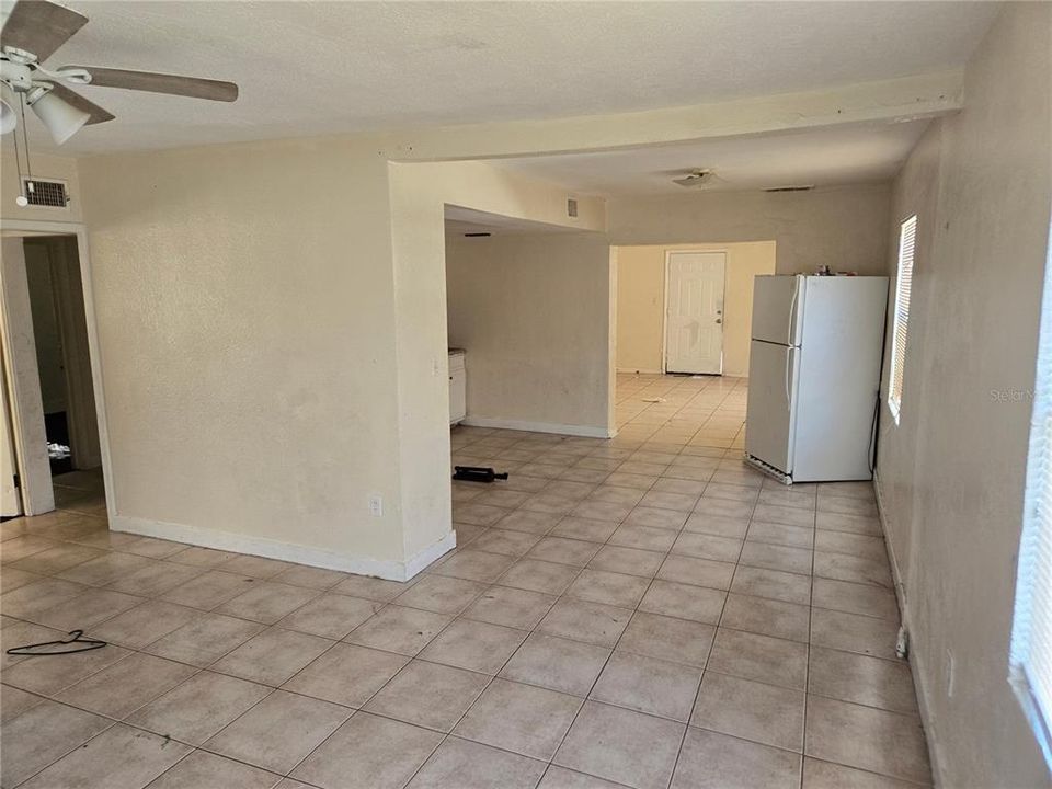 待售: $259,900 (4 贝兹, 2 浴室, 1575 平方英尺)