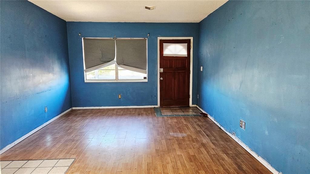 На продажу: $199,999 (3 спален, 1 ванн, 922 Квадратных фут)