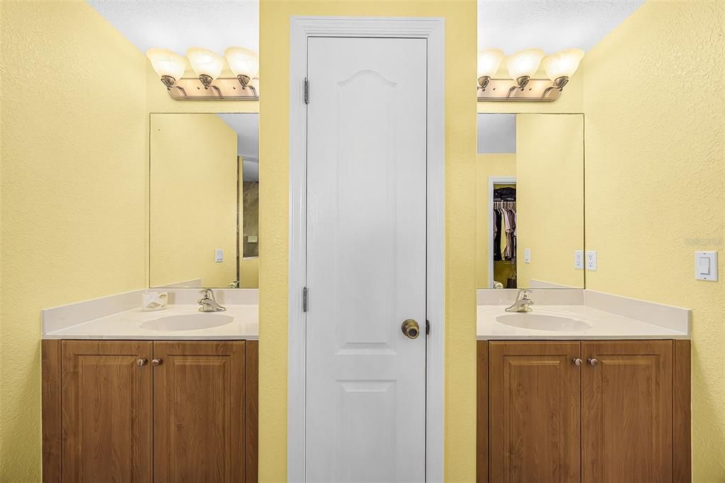 На продажу: $995,000 (4 спален, 2 ванн, 2180 Квадратных фут)