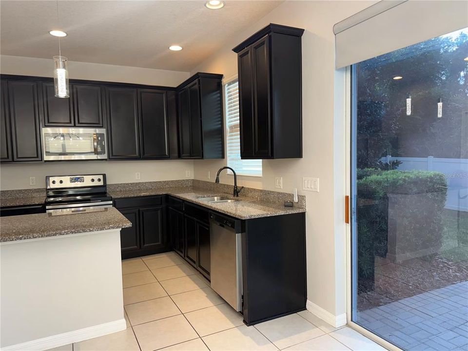 В аренду: $2,100 (3 спален, 2 ванн, 1703 Квадратных фут)