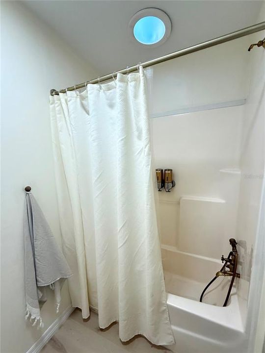 For Sale: $350,000 (3 beds, 2 baths, 1200 Square Feet)