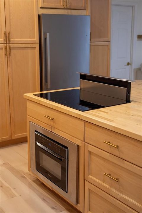 For Sale: $350,000 (3 beds, 2 baths, 1200 Square Feet)