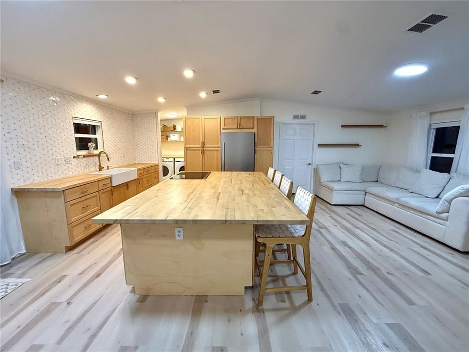 For Sale: $350,000 (3 beds, 2 baths, 1200 Square Feet)