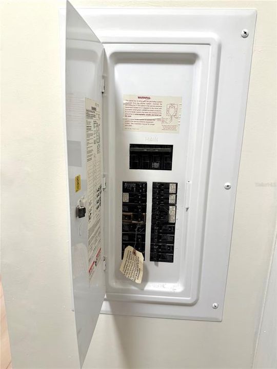 For Sale: $350,000 (3 beds, 2 baths, 1200 Square Feet)