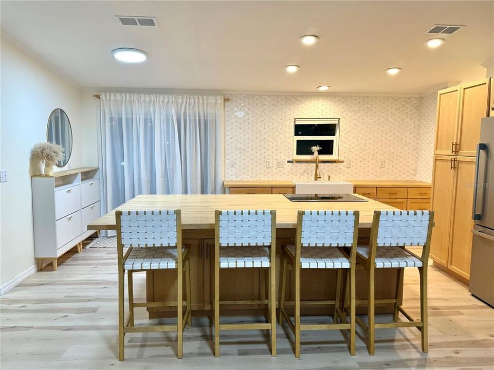 For Sale: $350,000 (3 beds, 2 baths, 1200 Square Feet)