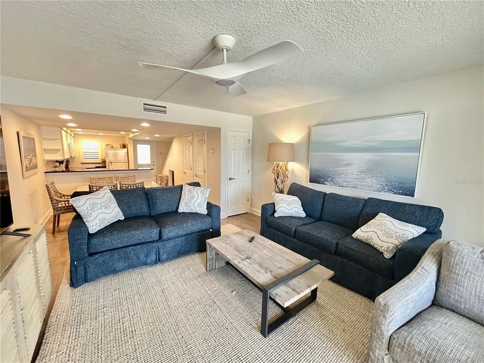 For Rent: $3,800 (2 beds, 2 baths, 1130 Square Feet)