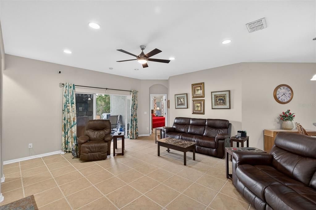 待售: $460,000 (4 贝兹, 3 浴室, 2655 平方英尺)