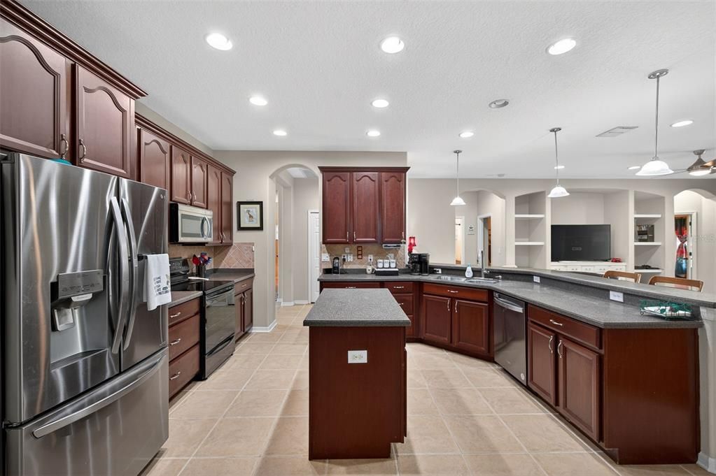 待售: $460,000 (4 贝兹, 3 浴室, 2655 平方英尺)